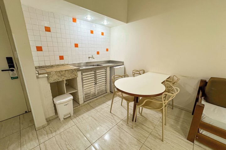 Room 105 of 171
