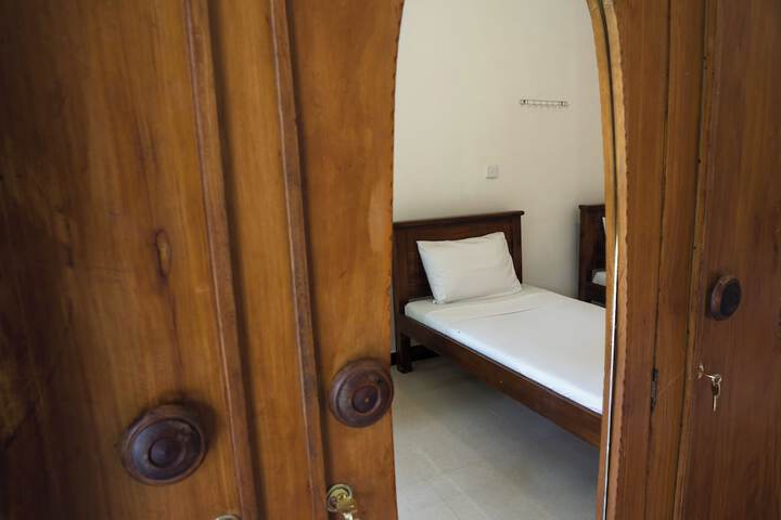 Room 5 of 38