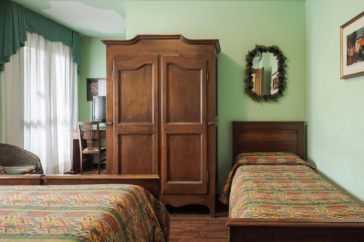 Room 15 of 68
