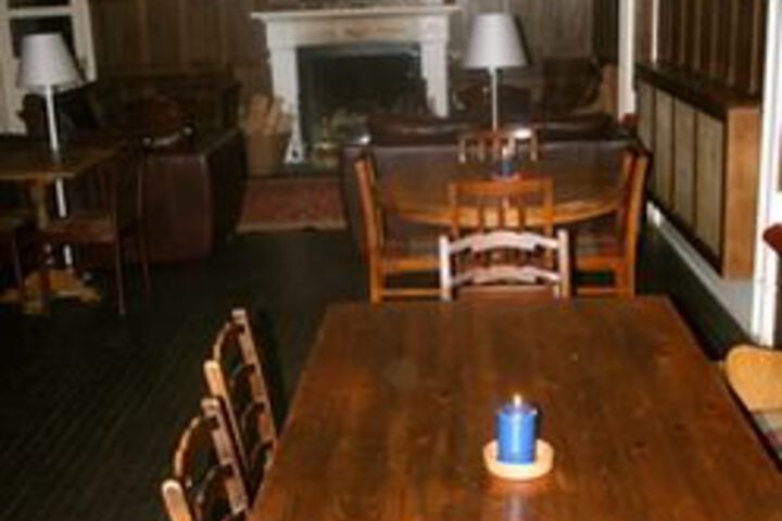 Dining 4 of 20