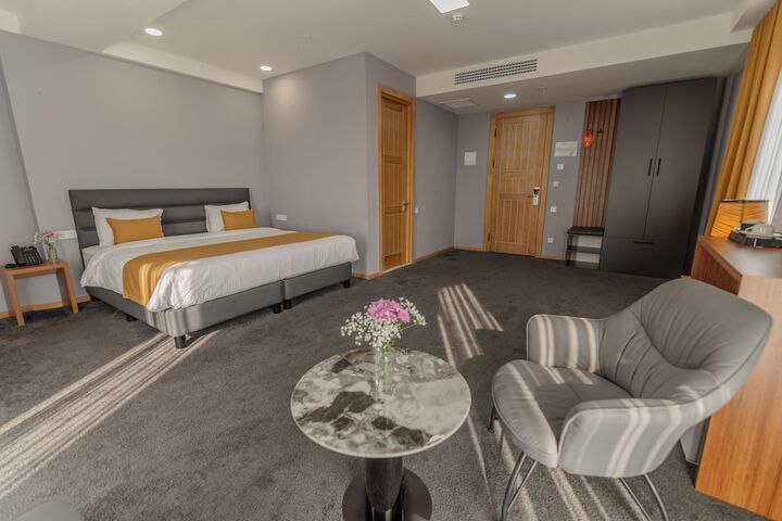 Room 3 of 38