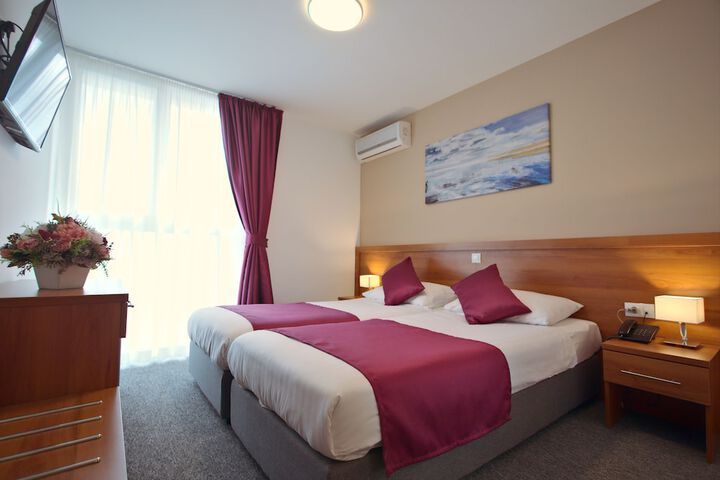 Room 10 of 49
