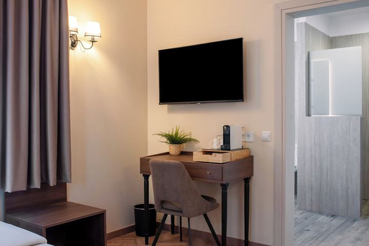 Room 52 of 115