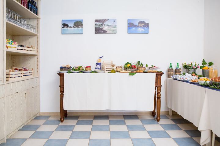 Dining 21 of 32
