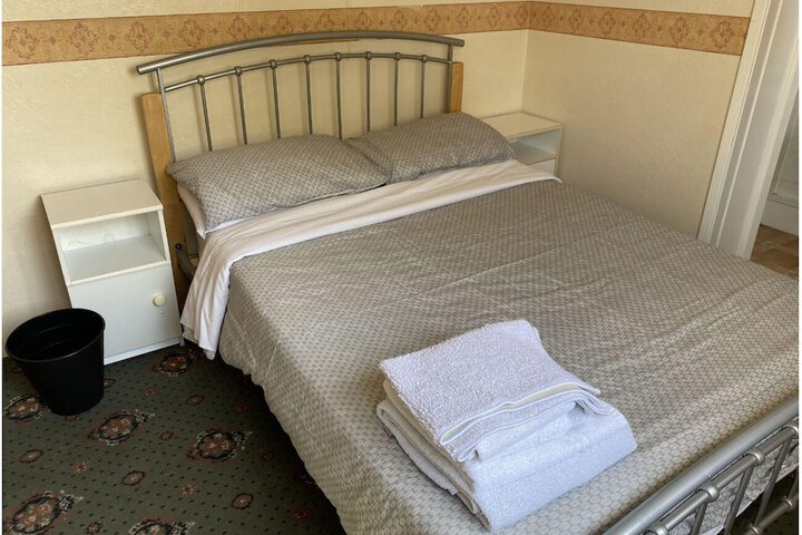 Room 6 of 11