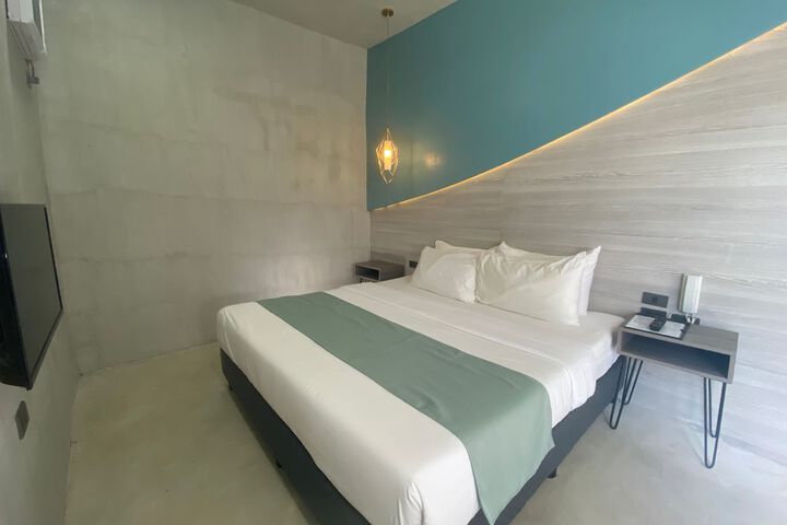 Room 28 of 69