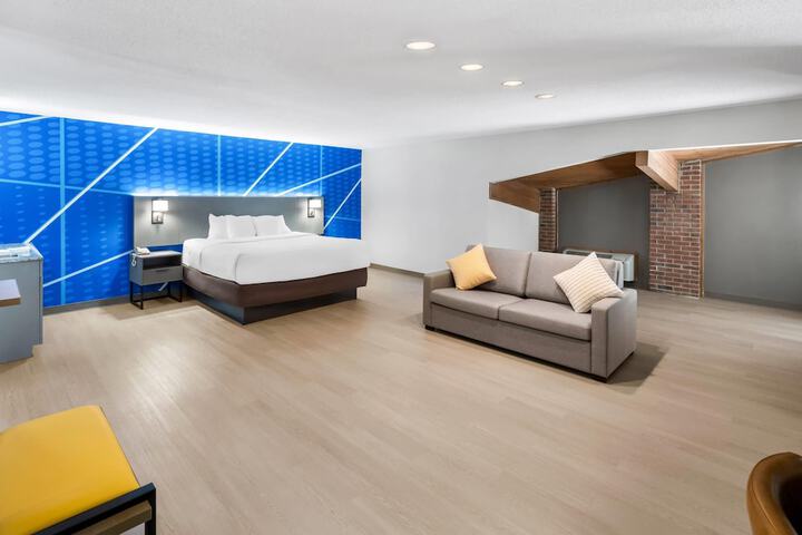 Room 7 of 32