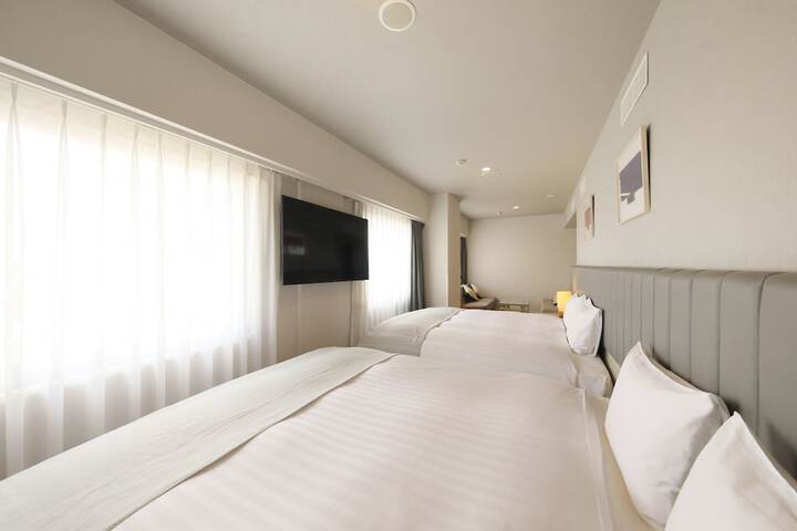 Room 28 of 72