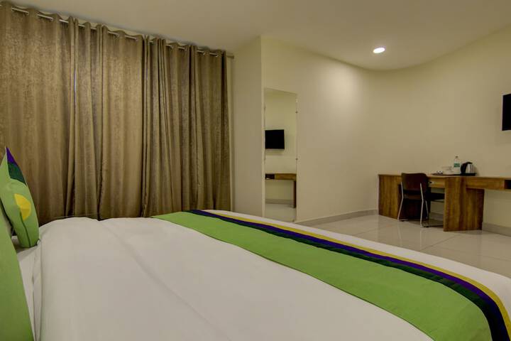 Room 11 of 38