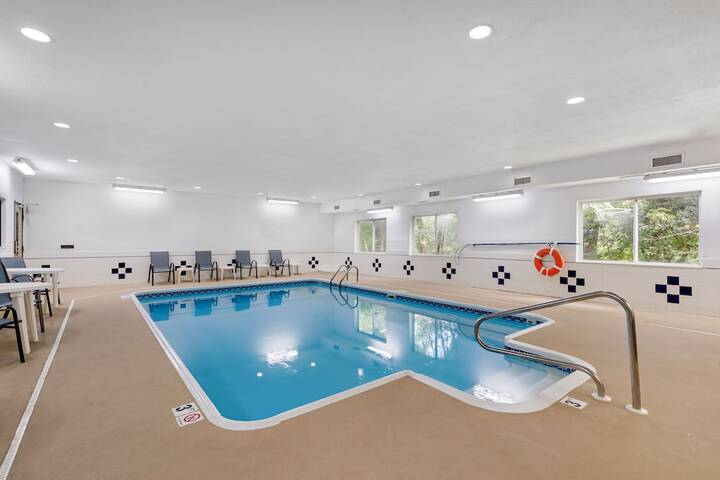Pool Hotel