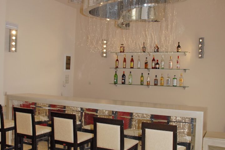 Lounge 129 of 159