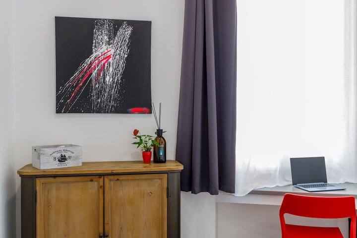 Room 6 of 63