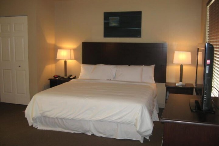 Room 6 of 11
