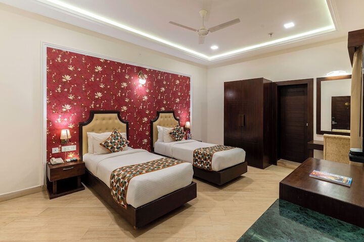 Room 17 of 28