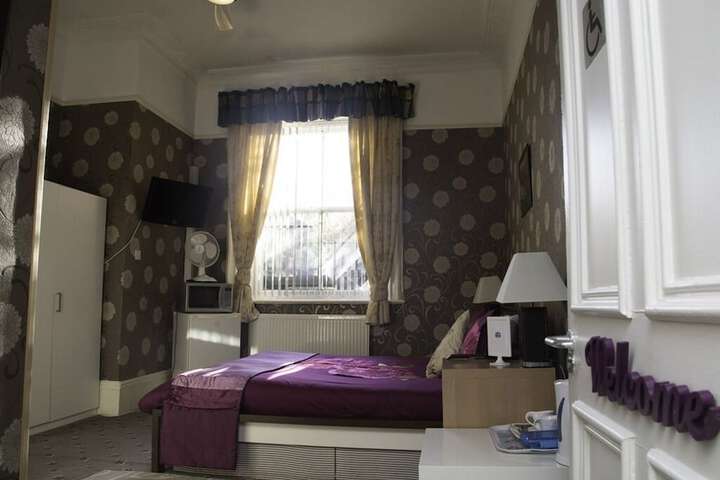 Room 3 of 32