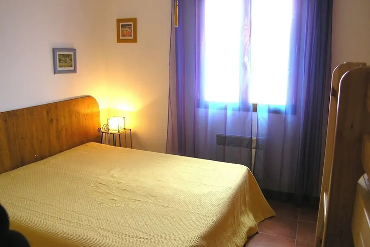 Room 5 of 18