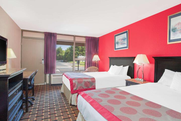 2 Double Beds Room (10 of 10)