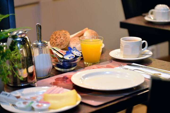 Dining 33 of 40