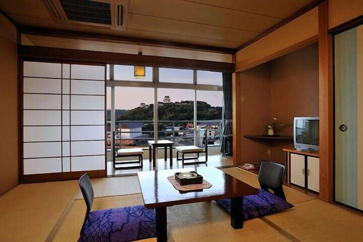 Room 4 of 38