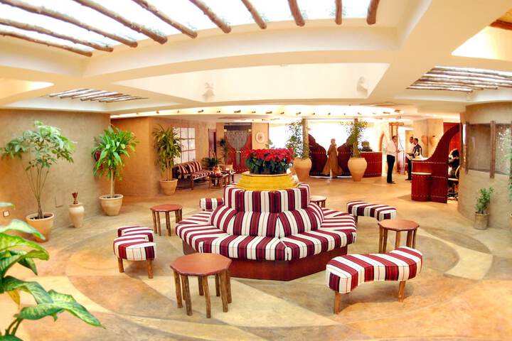 Lounge 72 of 84