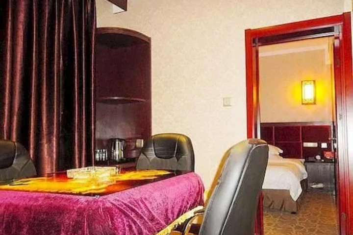 Room 3 of 9