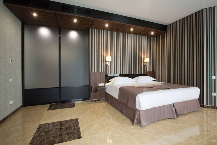 Room 17 of 42