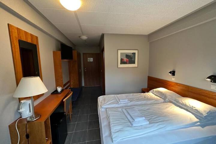 Room 7 of 16