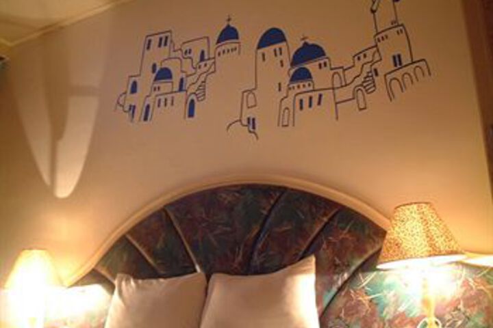 Room 4 of 12
