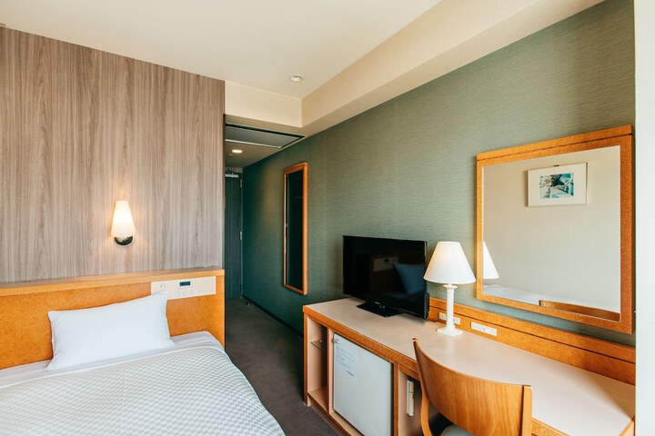 Room 14 of 66