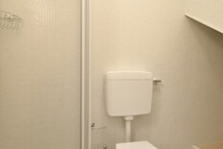 Room 5 of 28