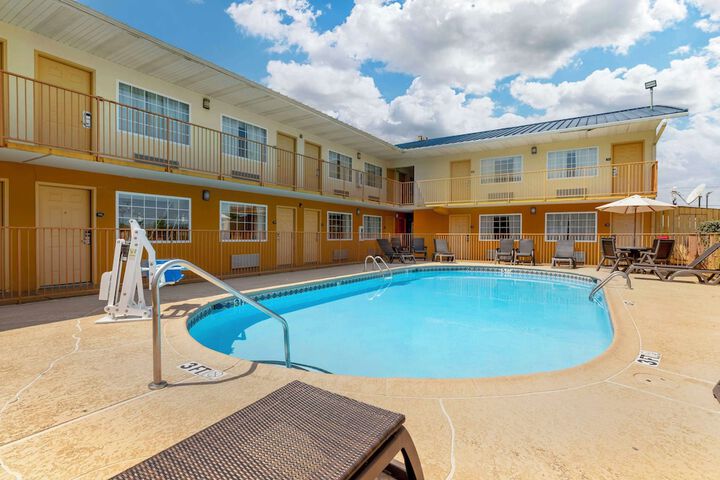 Pool 21 of 26