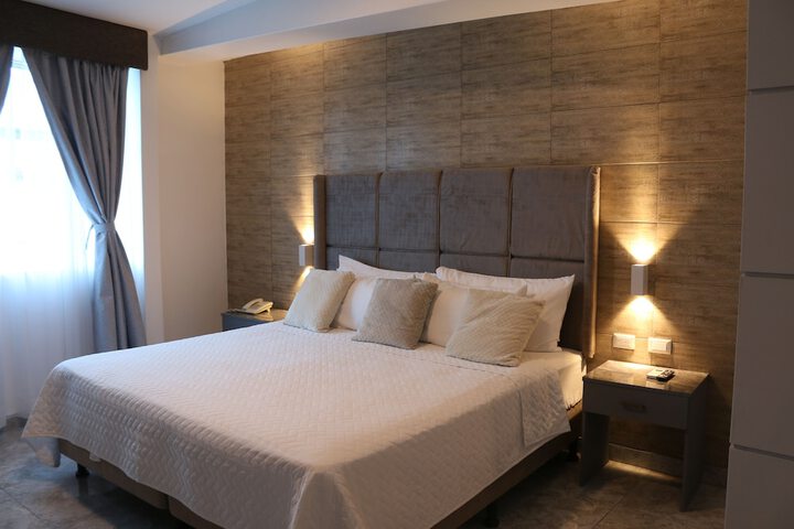 Room 9 of 32