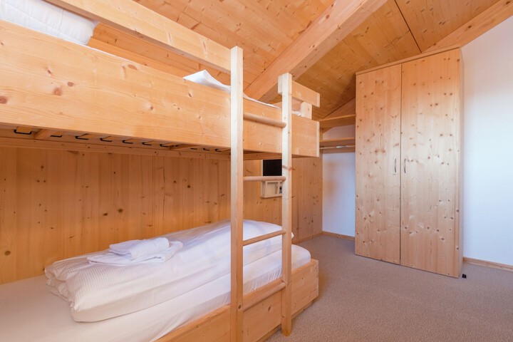 Room 2 of 37
