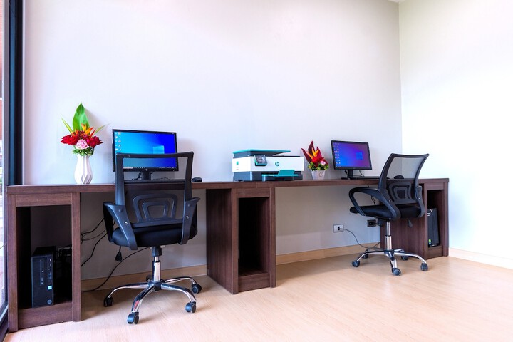Business Center 87 of 100