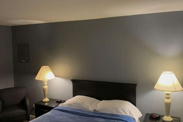 Room 9 of 12