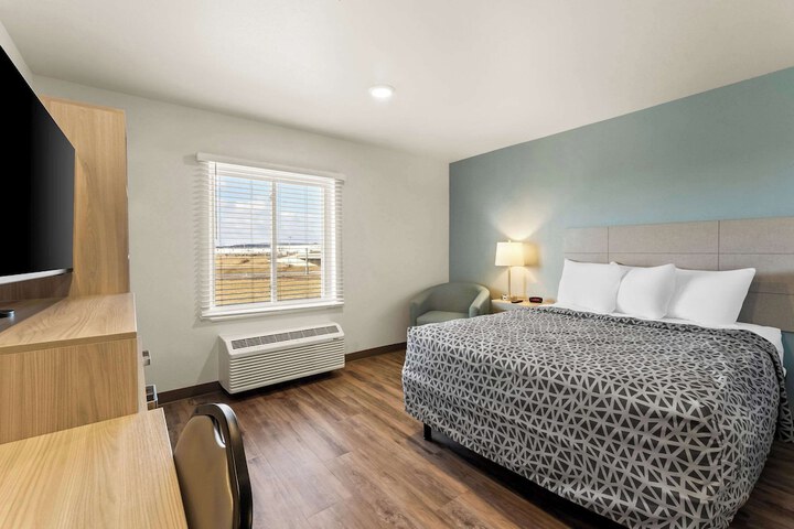 Basic Queen Bed (9 of 11)