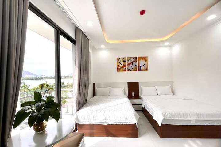 Room 4 of 20