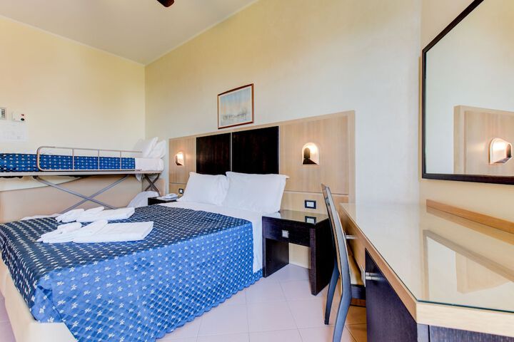 Room 25 of 76