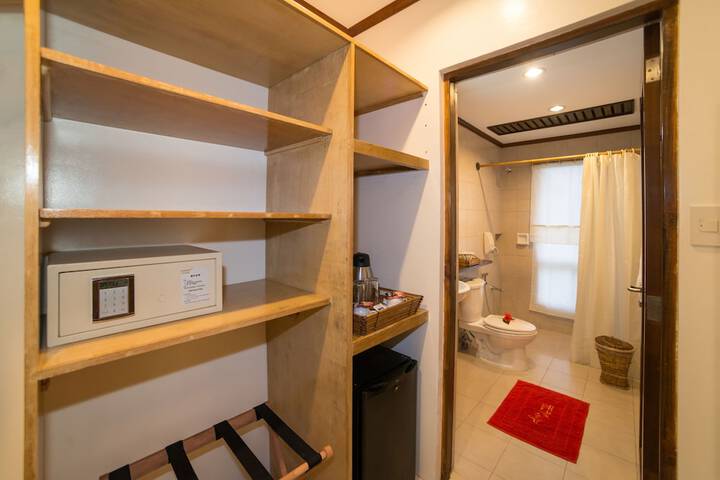 Room 5 of 44