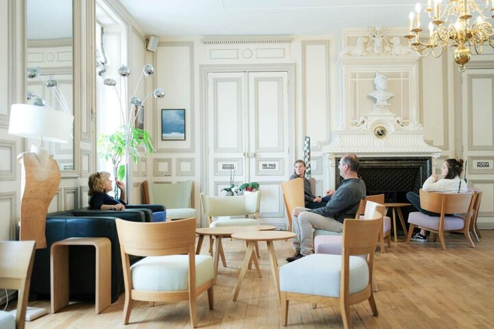 Lounge 70 of 88