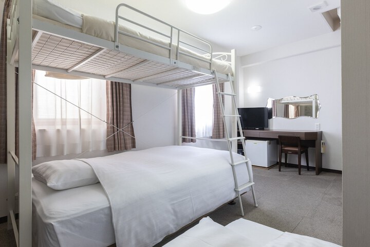 Room 12 of 69