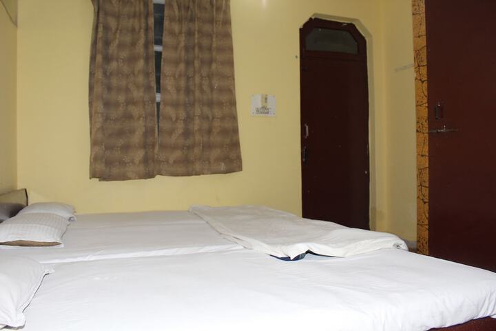 Room 9 of 35