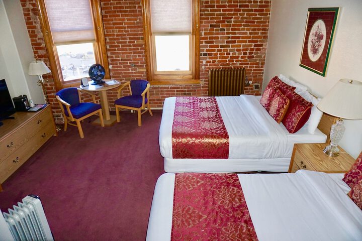 Room 12 of 120