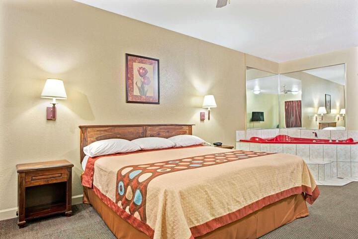 1 King Bed (13 of 14)