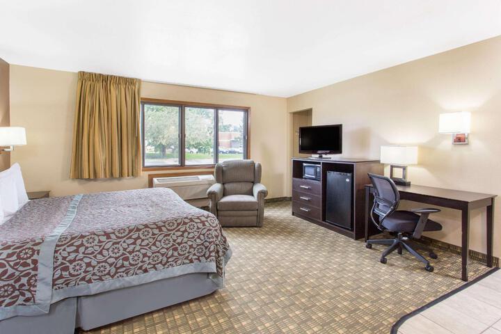1 King Bed Accessible (5 of 14)