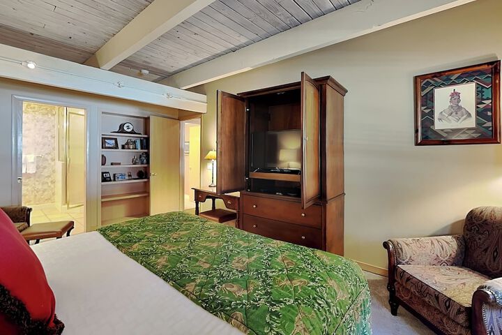 Room 194 of 893