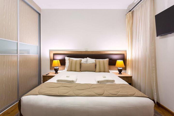 Room 42 of 49