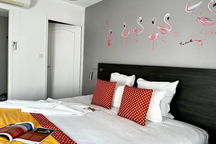 Room 33 of 74