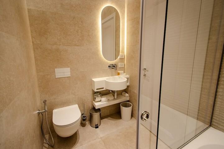 Room 6 of 49