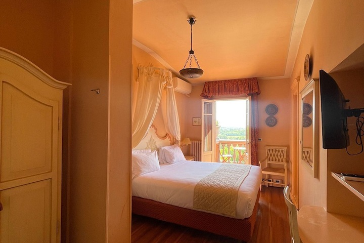 Room 16 of 36